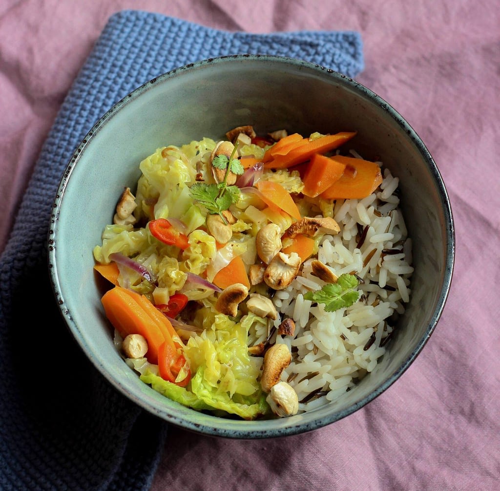 Wirsing-Curry mit Kokosnuss und Bohnen